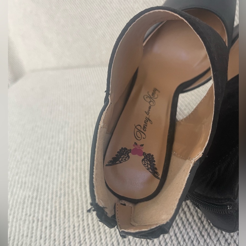 Penny Loves Kenny Black Classic Heels - Picture 4 of 16